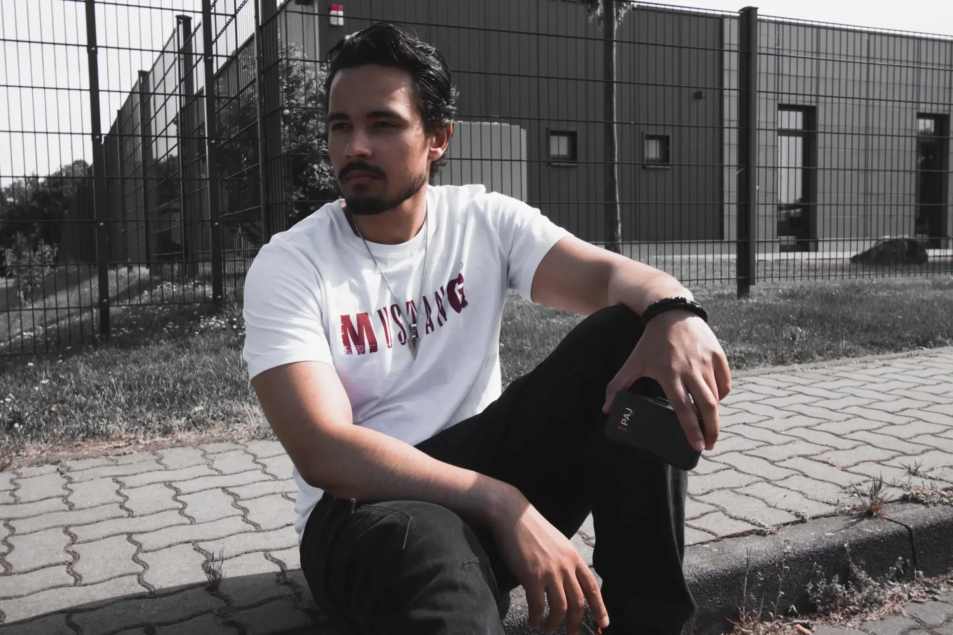 Authentische Modelfotografie für Marketing und Kataloge – Paj GPS Produkt am Model